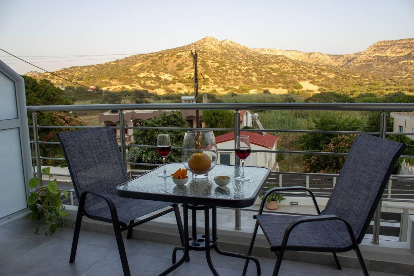 Maistro Suites With Pool, Matala Exterior photo